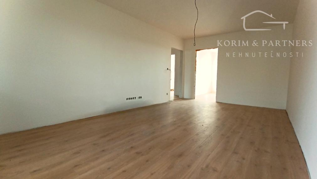 Slnečný trojizbový byt na predaj, Komenského ulica, Komárno