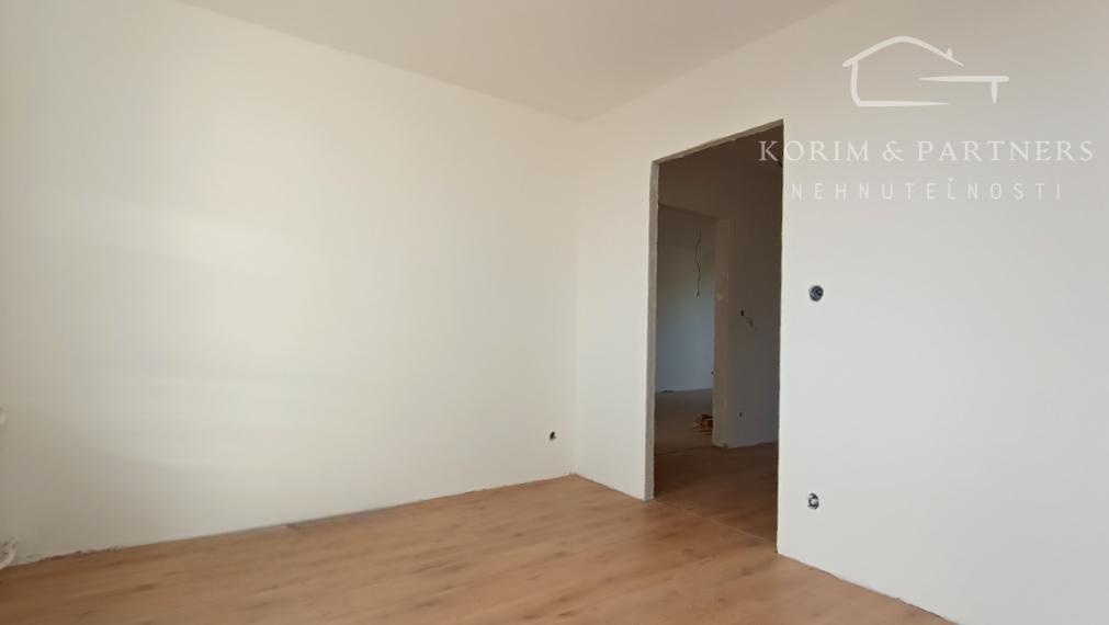 Slnečný trojizbový byt na predaj, Komenského ulica, Komárno