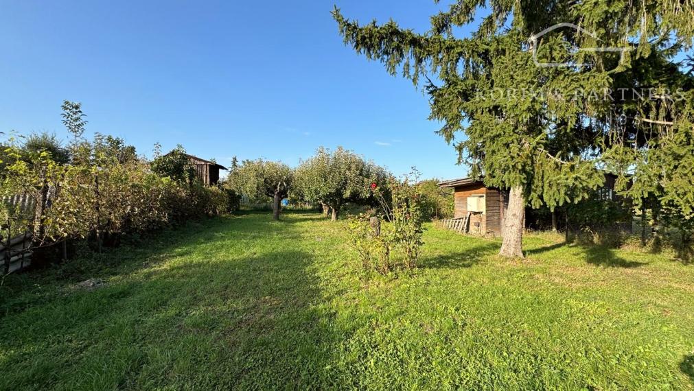 Obrovská záhrada s murovanou chatkou, Nová Stráž, Komárno