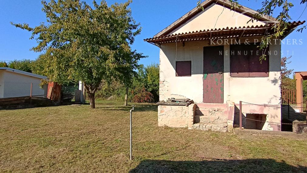 Záhrada s murovaným domčekom a pivnicou na predaj, Komárno