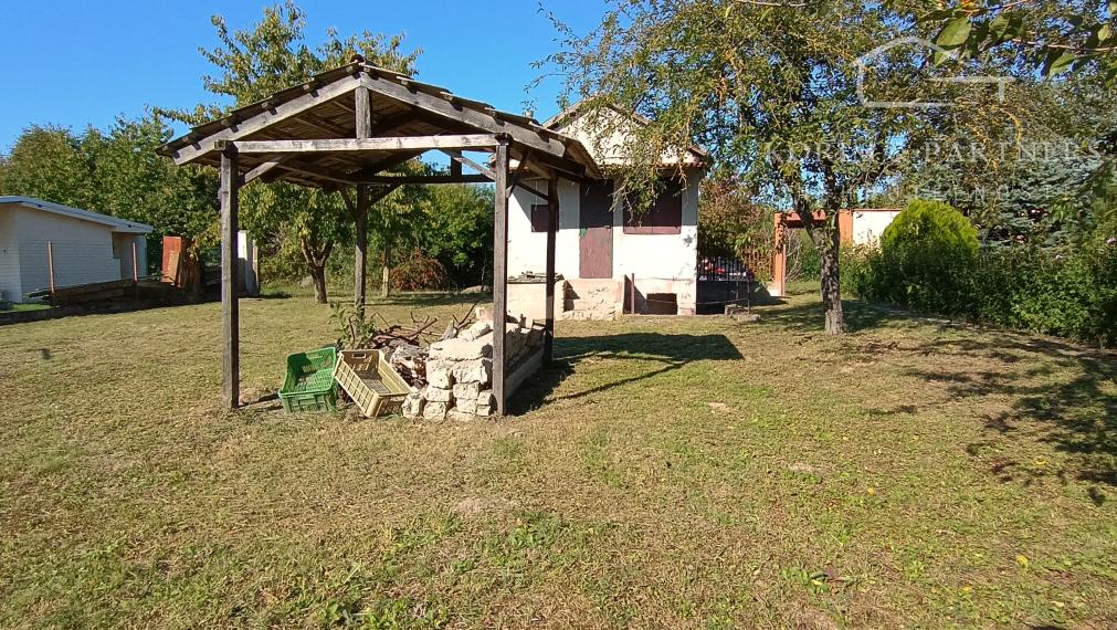 Záhrada s murovaným domčekom a pivnicou na predaj, Komárno
