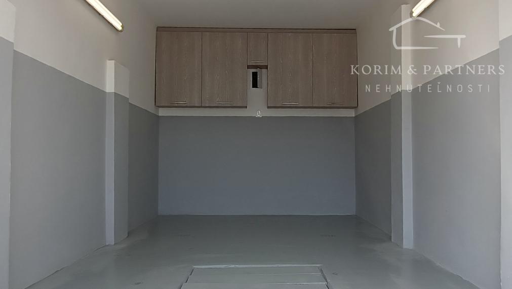 Garáž na predaj, neďaleko Viva parku, Komárno