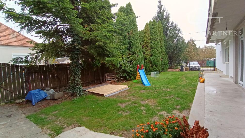 Rodinný dvojdom s možnosťou nadstavby na predaj, Nesvady