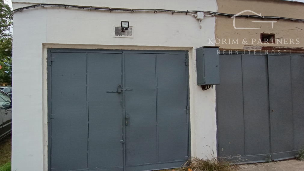 Garáž s montážnou jamou na predaj, ul. Odborárov, Komárno