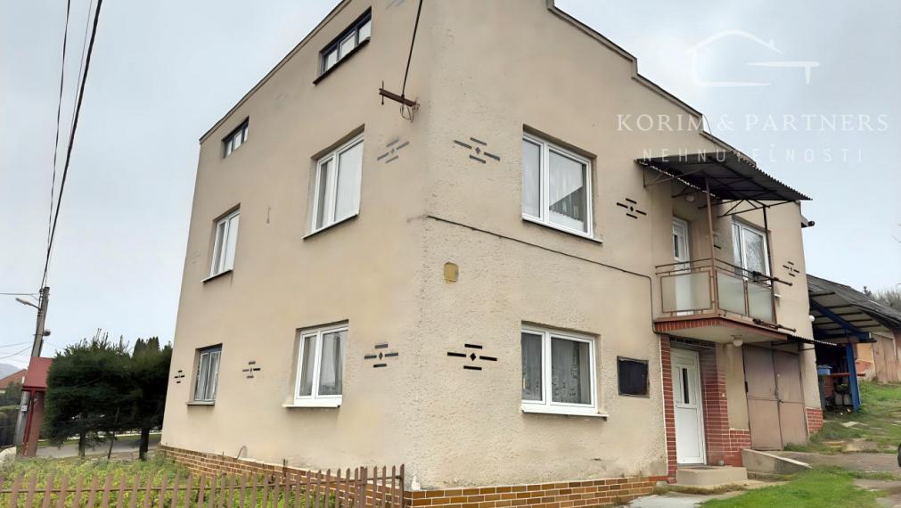 Rezervovaný - Poschodový rodinný dom s potenciálom pre dve bytové jednotky, Stuľany
