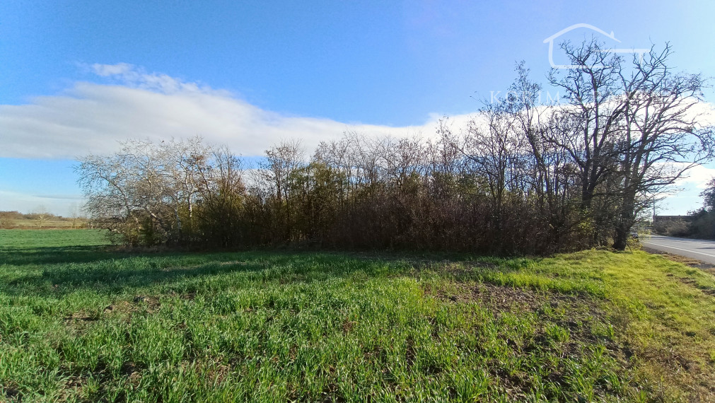 Pozemok pri hlavnej ceste na predaj, Okoličná na Ostrove