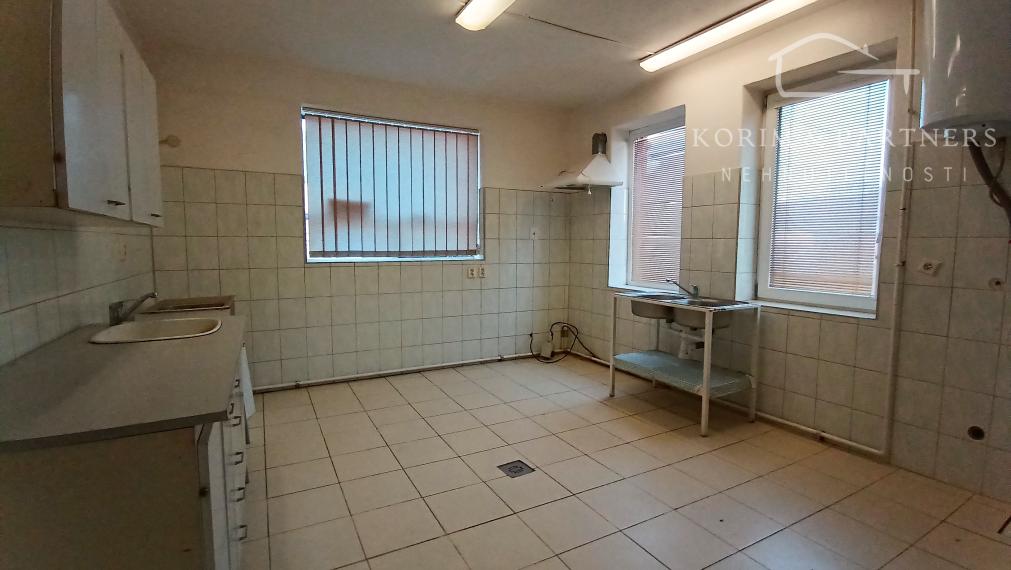 Polyfunkčný dom so strategickou polohou na predaj, Kolárovo