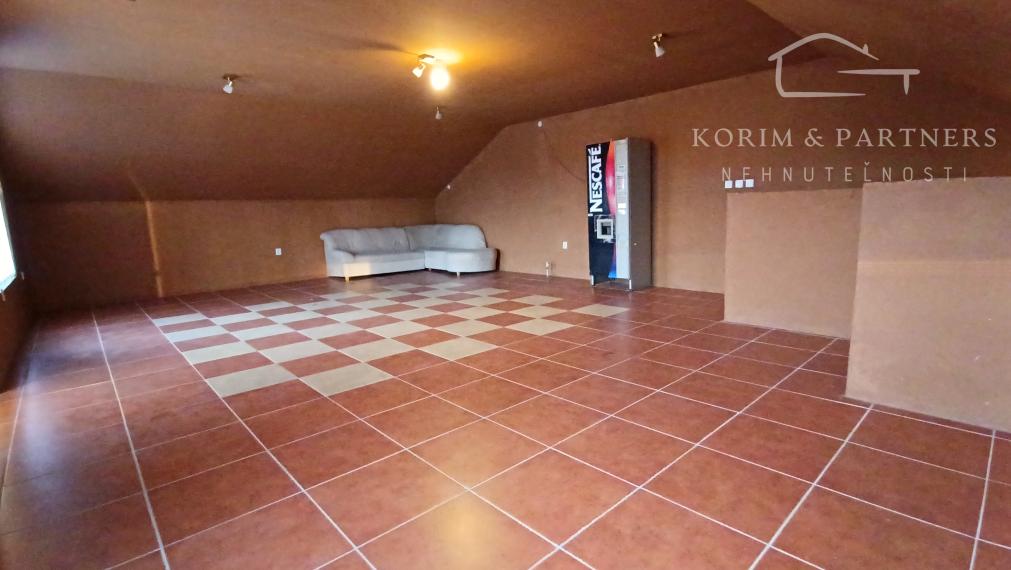 Polyfunkčný dom so strategickou polohou na predaj, Kolárovo