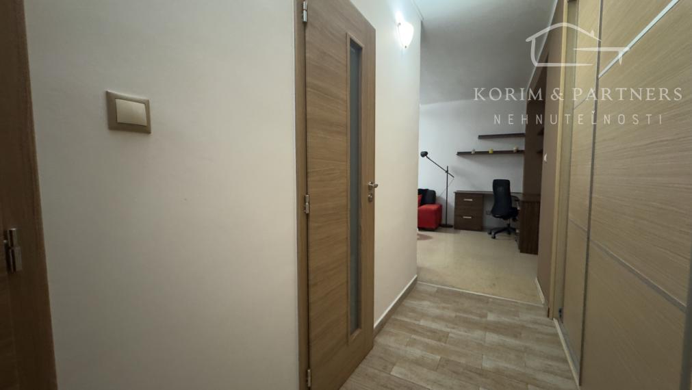 Zariadený ihneď voľny 2 izbový byt , Komárno