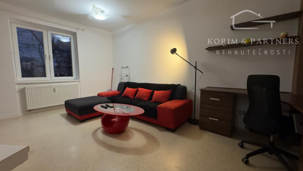 Zariadený ihneď voľny 2 izbový byt , Komárno