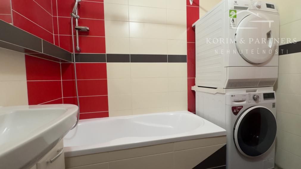 Zariadený ihneď voľny 2 izbový byt , Komárno