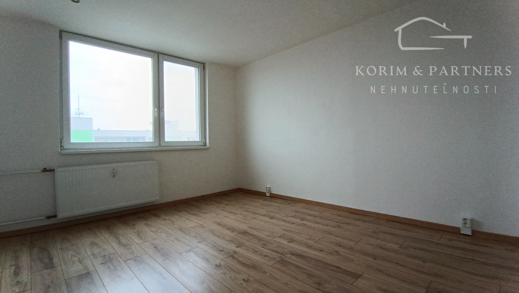 Veľký trojizbový byt s dvomi balkónmi na predaj, Komárno