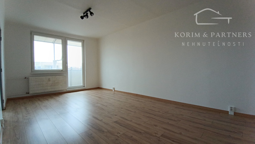 Veľký trojizbový byt s dvomi balkónmi na predaj, Komárno