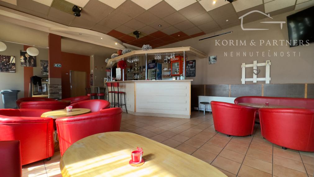 Fungujúci BAR pri hlavnej ceste,  Imeľ