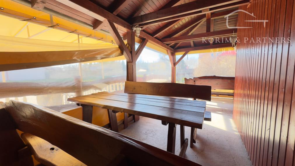 Fungujúci BAR pri hlavnej ceste,  Imeľ