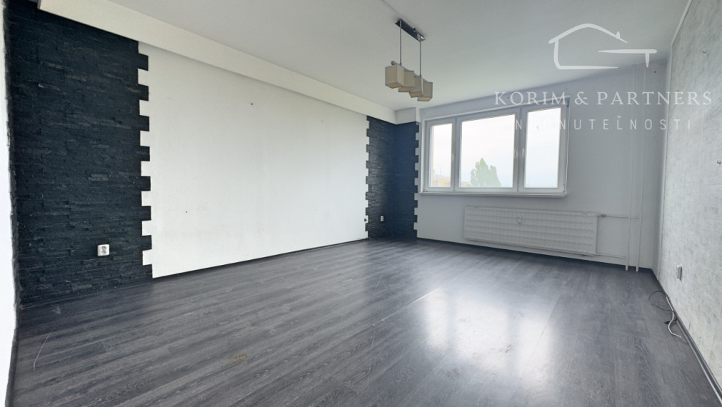 Priestranný 3 izbový byt na IV. sídlisku v Komárne