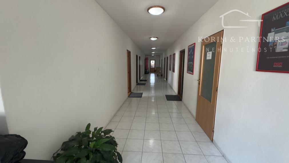 Podnikateľský objekt na predaj, Komárno