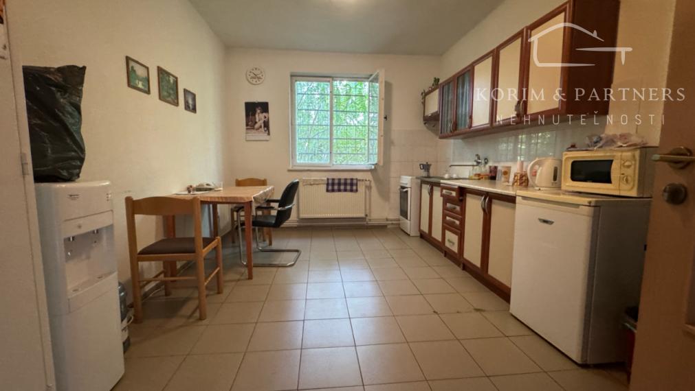 Podnikateľský objekt na predaj, Komárno