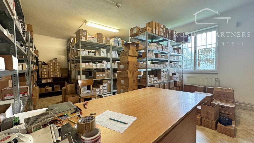 Podnikateľský objekt na predaj, Komárno