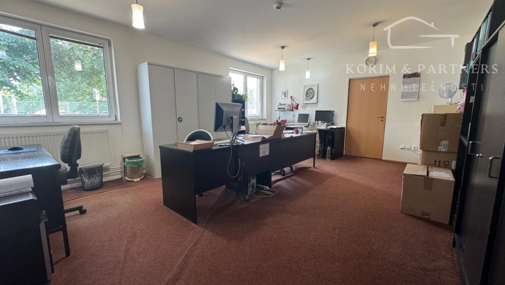 Podnikateľský objekt na predaj, Komárno