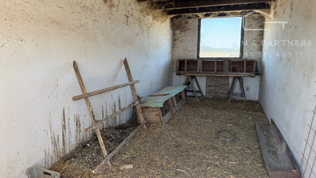 NOVINKA - Rodinná farma na vyše 2,5 hektároch pri Komárne