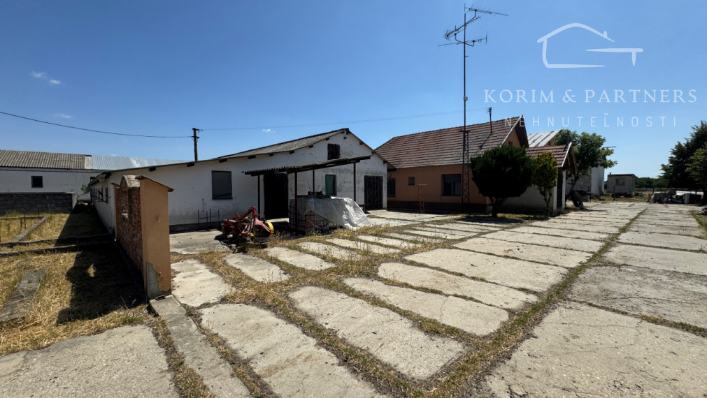 NOVINKA - Rodinná farma na vyše 2,5 hektároch pri Komárne