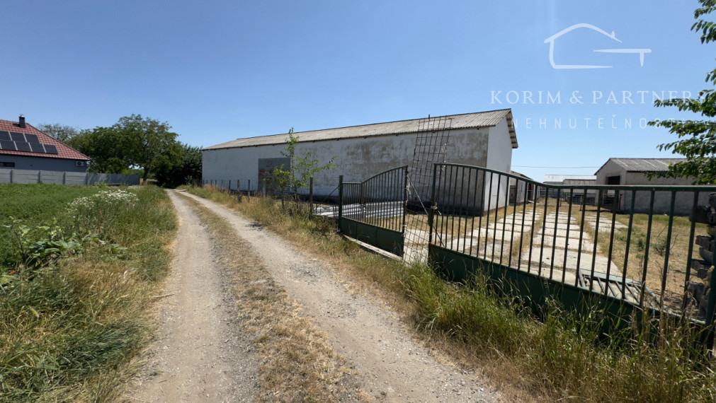 NOVINKA - Rodinná farma na vyše 2,5 hektároch pri Komárne