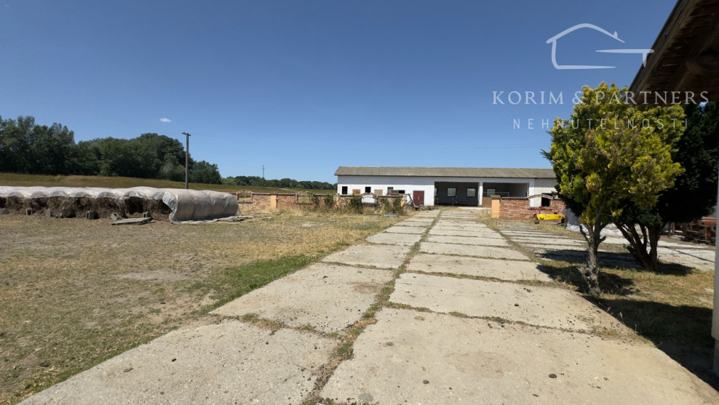 NOVINKA - Rodinná farma na vyše 2,5 hektároch pri Komárne