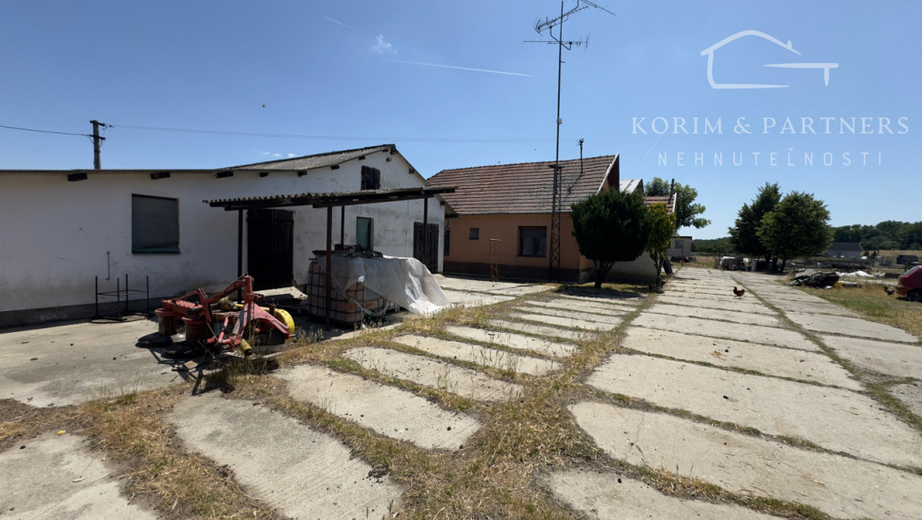 NOVINKA - Rodinná farma na vyše 2,5 hektároch pri Komárne