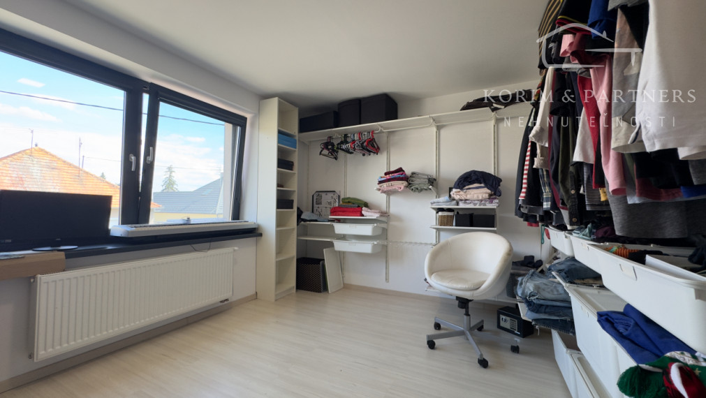 REZERVOVANÉ - Originálny rodinný dom na Leteckom poli,  Komárno