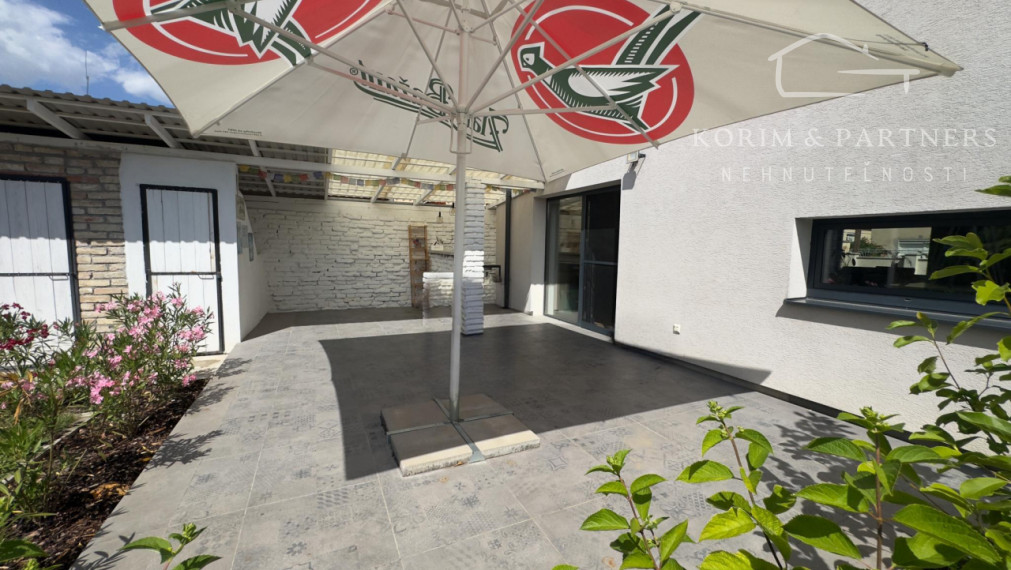 REZERVOVANÉ - Originálny rodinný dom na Leteckom poli,  Komárno