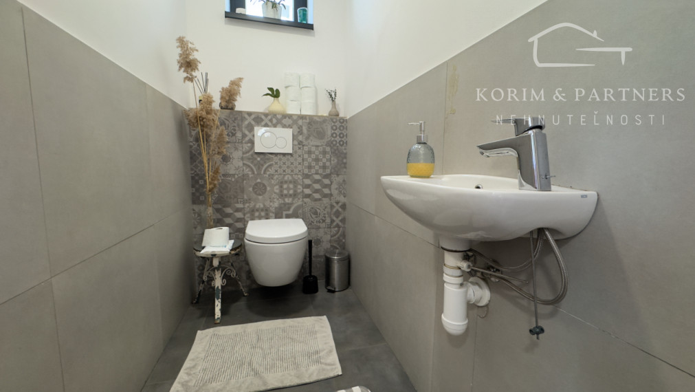 REZERVOVANÉ - Originálny rodinný dom na Leteckom poli,  Komárno