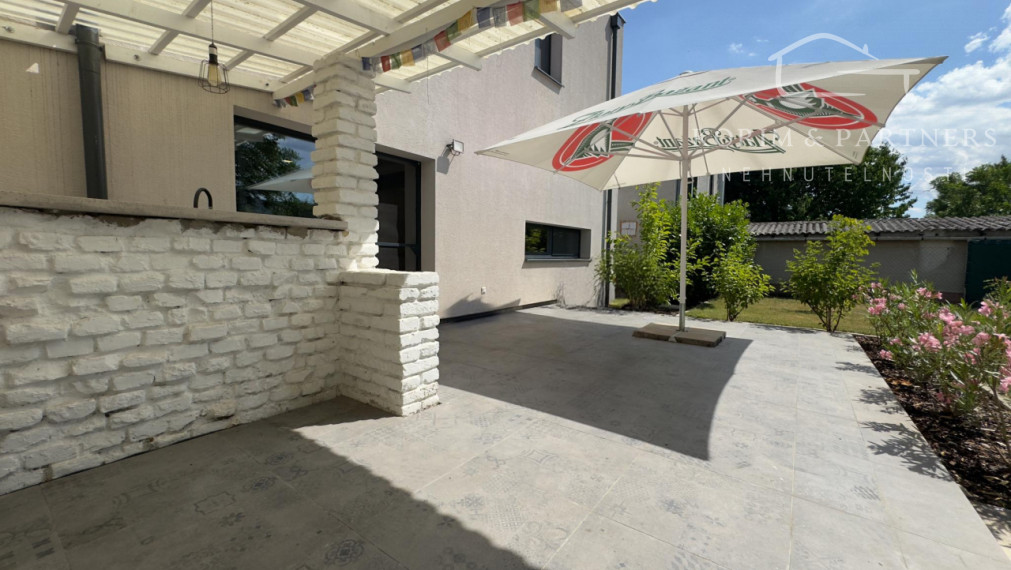 REZERVOVANÉ - Originálny rodinný dom na Leteckom poli,  Komárno