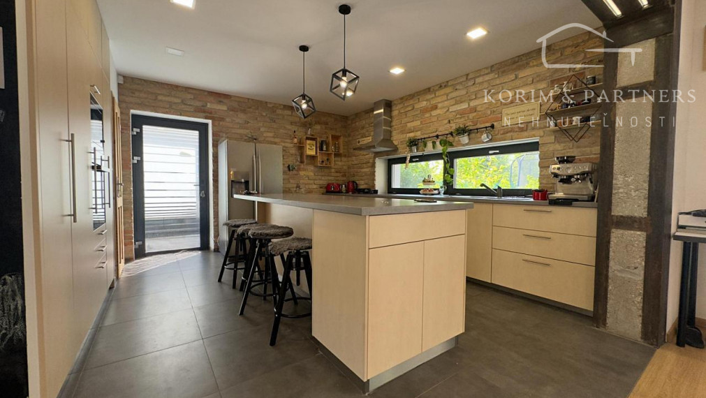 REZERVOVANÉ - Originálny rodinný dom na Leteckom poli,  Komárno