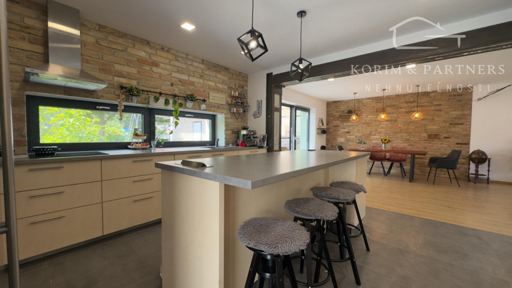 REZERVOVANÉ - Originálny rodinný dom na Leteckom poli,  Komárno