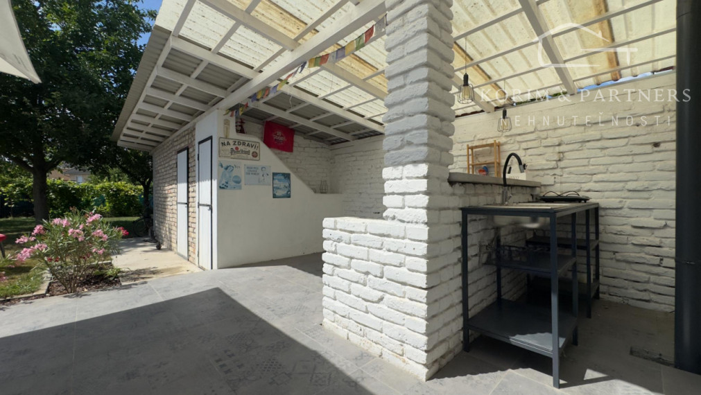 REZERVOVANÉ - Originálny rodinný dom na Leteckom poli,  Komárno