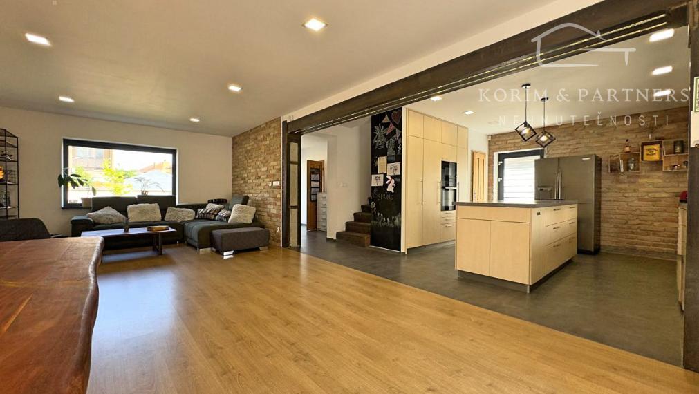 REZERVOVANÉ - Originálny rodinný dom na Leteckom poli,  Komárno