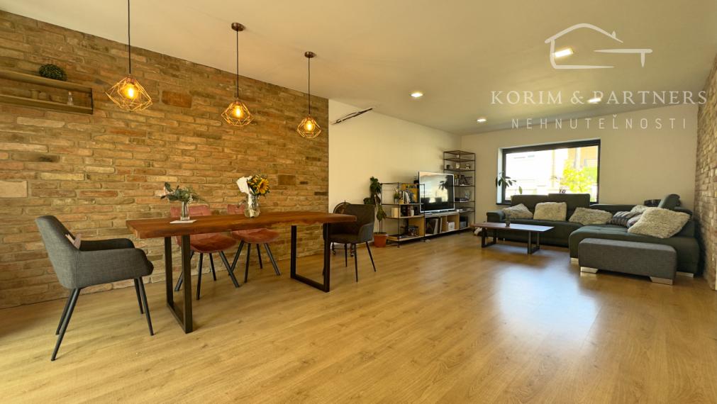 REZERVOVANÉ - Originálny rodinný dom na Leteckom poli,  Komárno