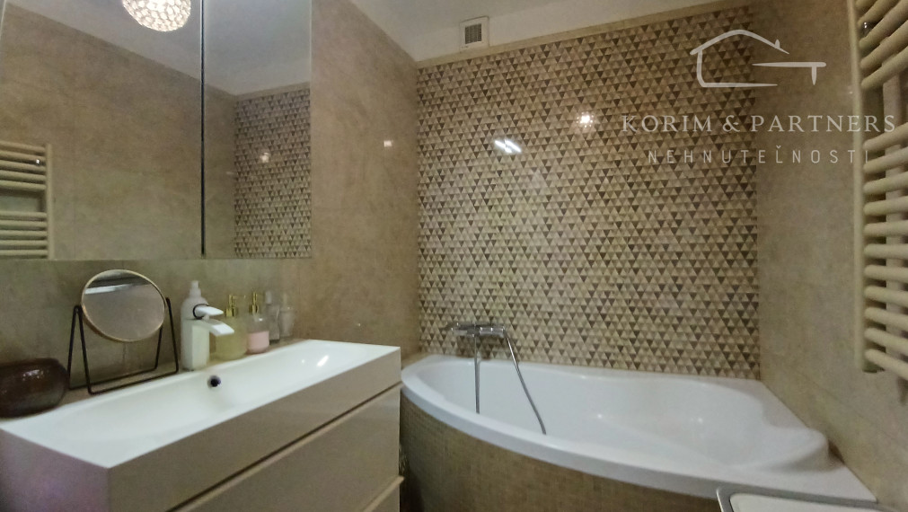 Kompletne prerobený trojizbový byt na predaj, Komárno