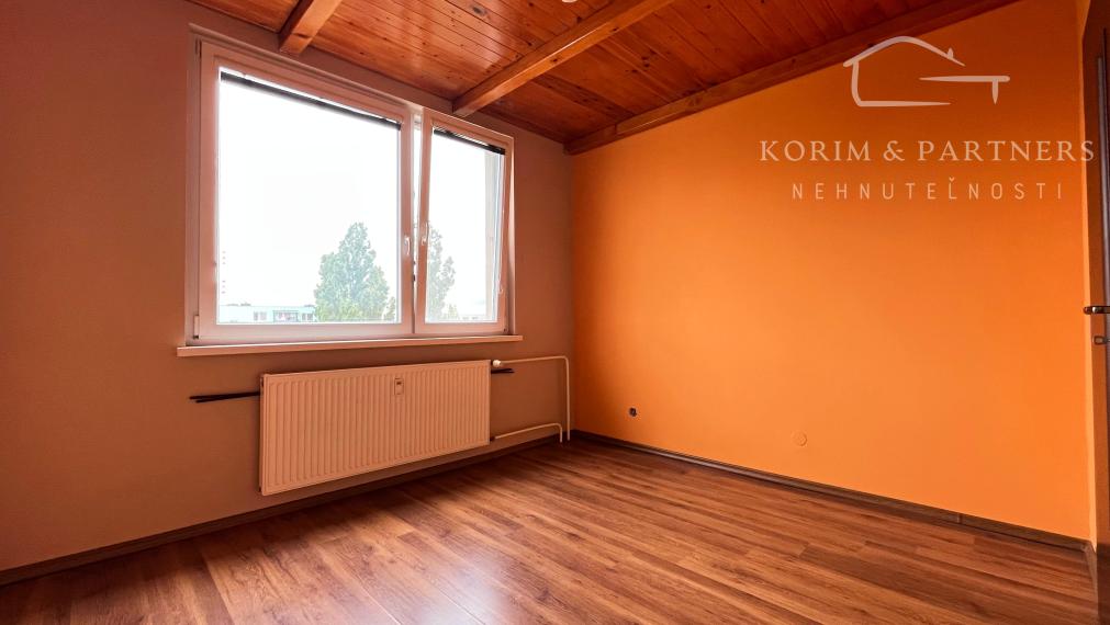 3-izbový byt v skvelej lokalite Komárna s dvomi loggiami a výhľadom, ktorý Vás poteší