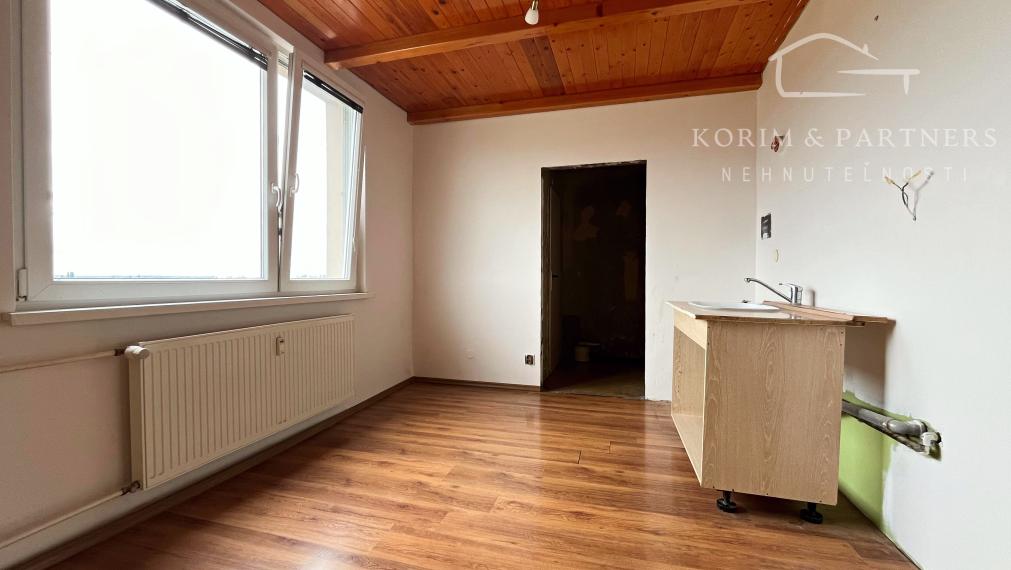 3-izbový byt v skvelej lokalite Komárna s dvomi loggiami a výhľadom, ktorý Vás poteší