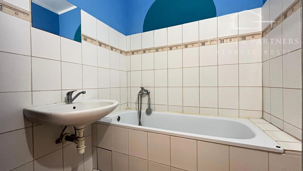 3-izbový byt v skvelej lokalite Komárna s dvomi loggiami a výhľadom, ktorý Vás poteší