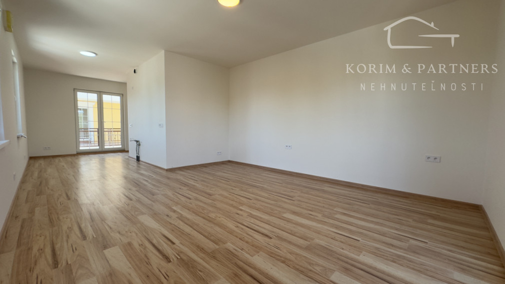 Veľký 1 izbový apartmán B307 v Danubia Residence v Komárne