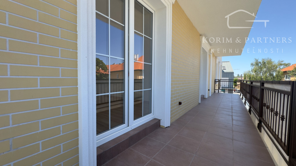 Veľký 1 izbový apartmán B307 v Danubia Residence v Komárne