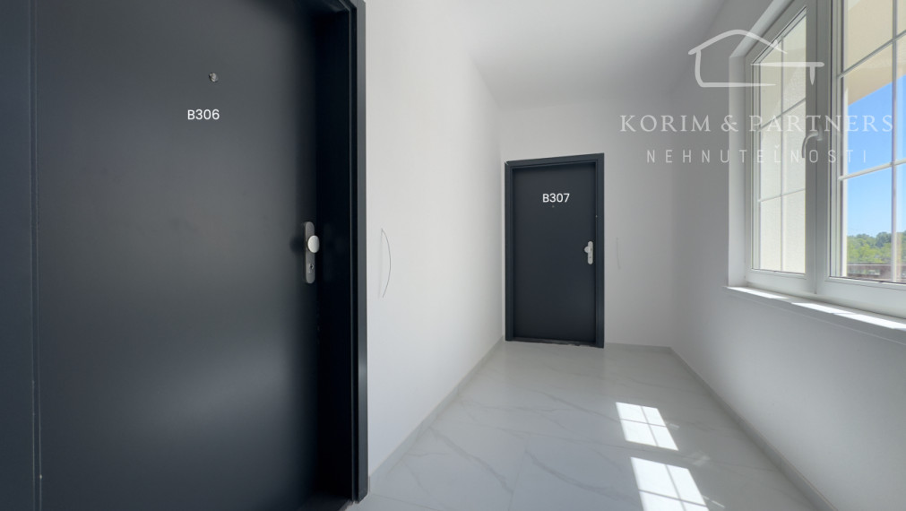 Veľký 1 izbový apartmán B307 v Danubia Residence v Komárne