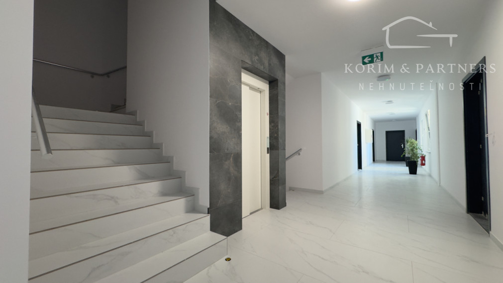 Veľký 1 izbový apartmán B307 v Danubia Residence v Komárne