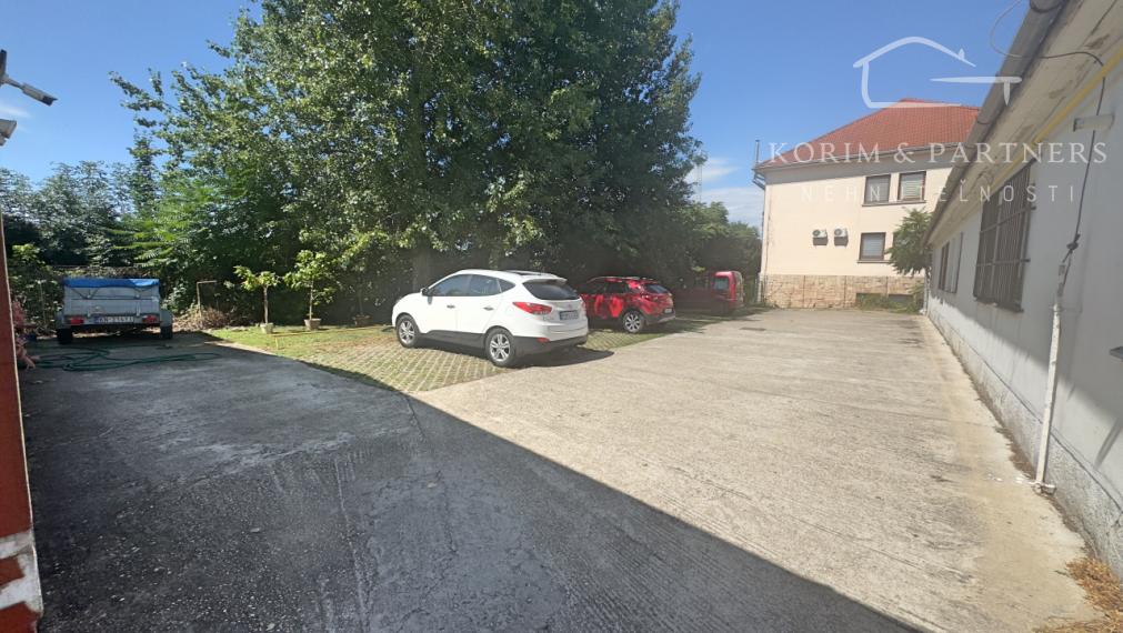 Podnikateľský objekt na predaj, Komárno