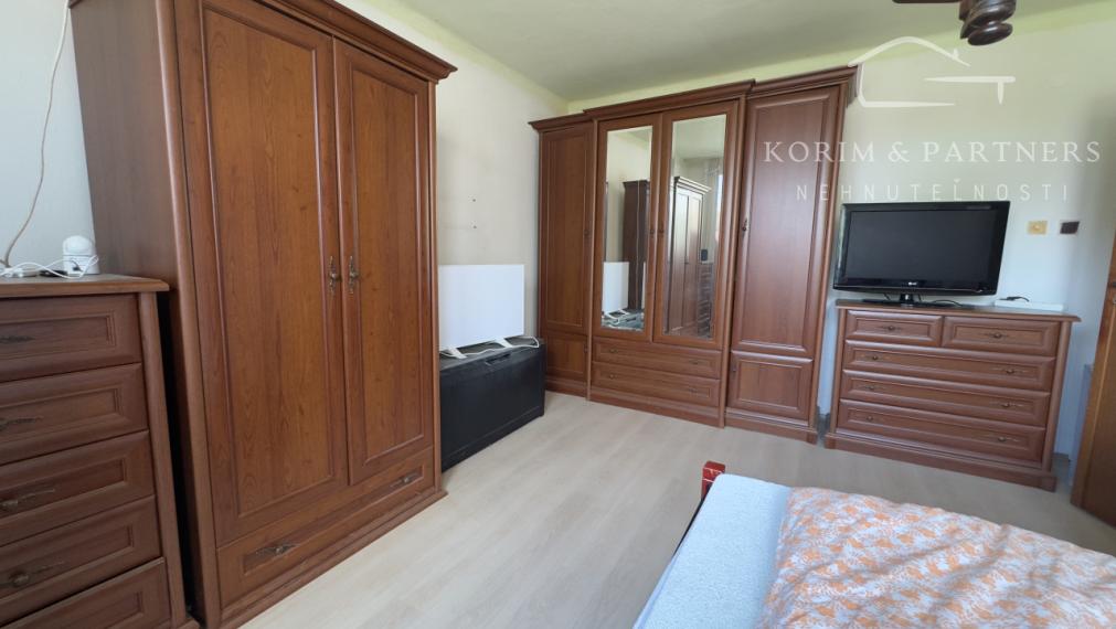 Dom bez záhrady s menším dvorom a terasou, Komárno