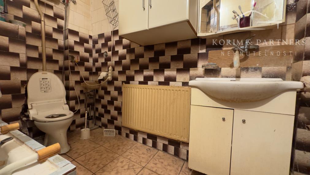 Dom bez záhrady s menším dvorom a terasou, Komárno