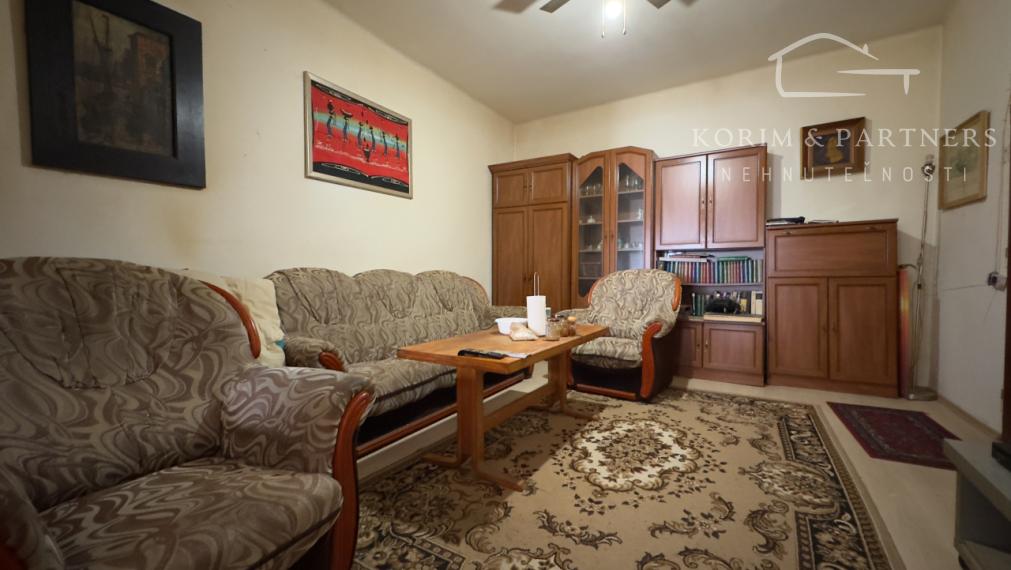 Dom bez záhrady s menším dvorom a terasou, Komárno